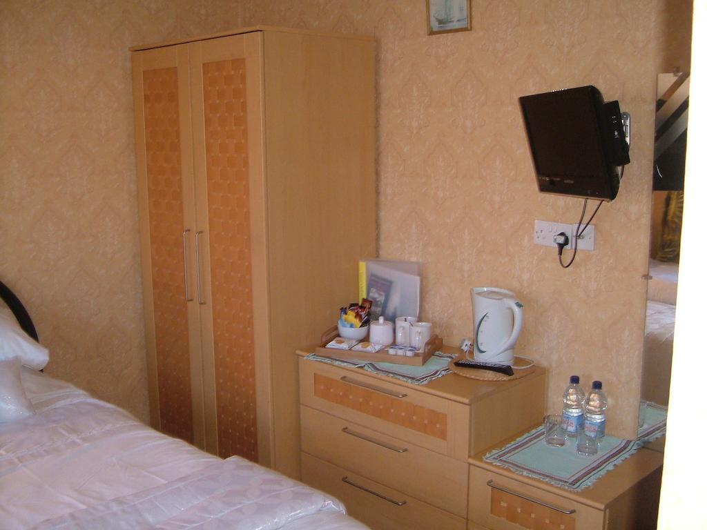 Tremains Guest House Bridgend  Chambre photo