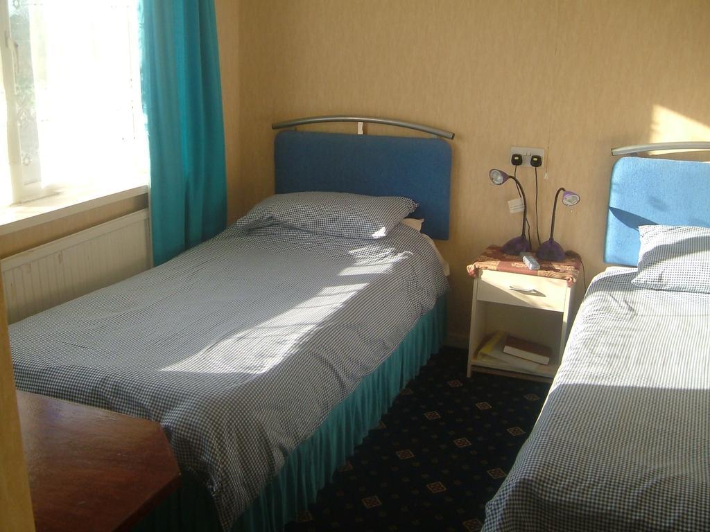 Tremains Guest House Bridgend  Chambre photo