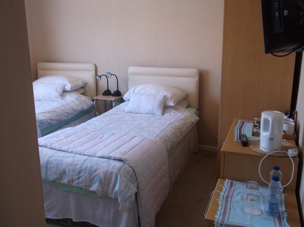 Tremains Guest House Bridgend  Chambre photo