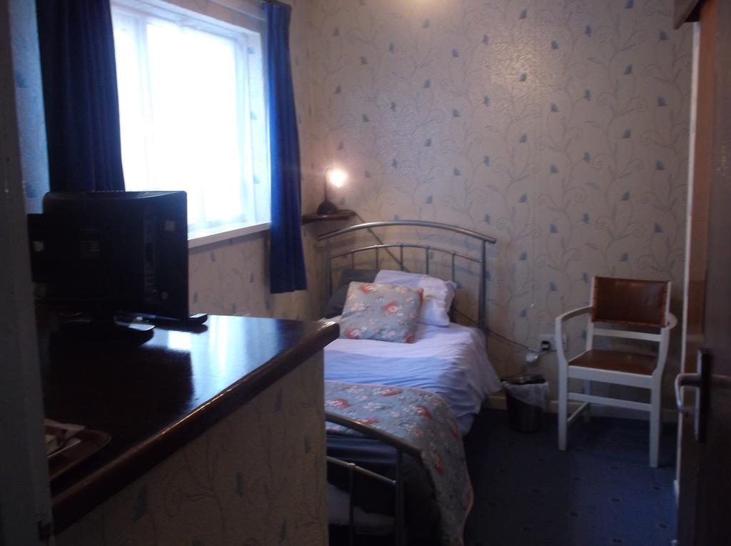 Tremains Guest House Bridgend  Chambre photo