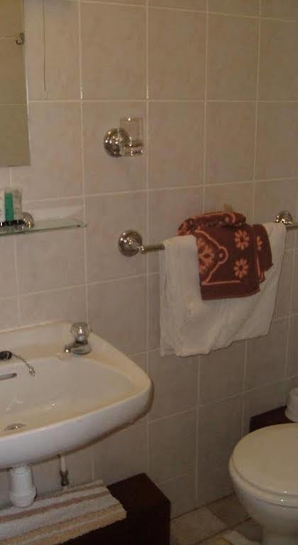 Tremains Guest House Bridgend  Extérieur photo